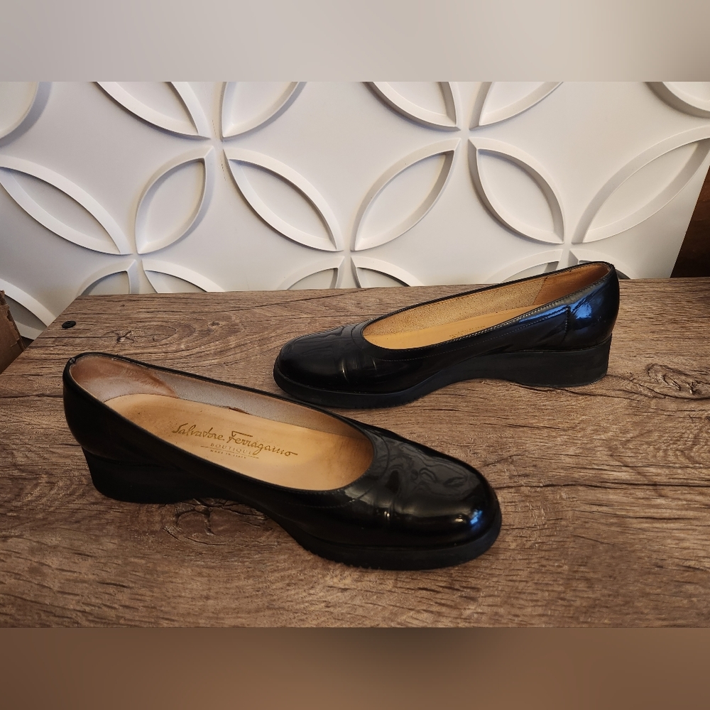 SALVATORE FERRAGAMO black wedge patent leather Mary Jane's, size 9 2A